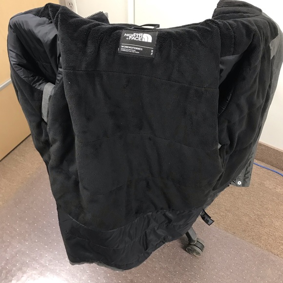 NORTH FACE WINTER JACKET - Picture 7 of 8